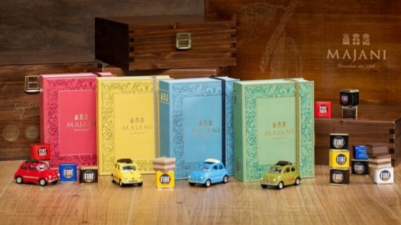 ルパンが愛したFIAT500（チンクエチェント）のミニカーがセットに