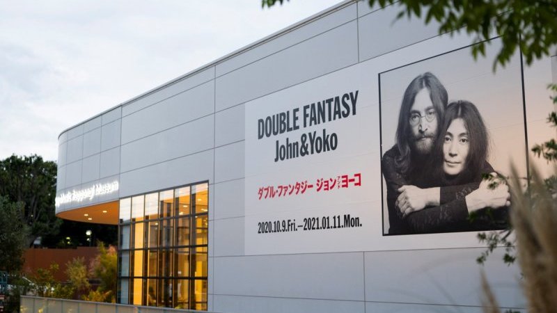 ジョン・レノンとオノ・ヨーコの軌跡を追体験できる展覧会、『ダブル
