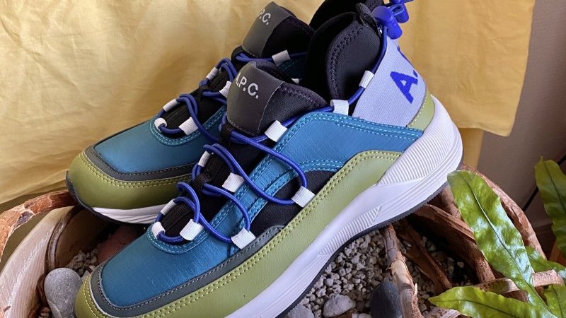 夏のお出かけに! A.P.C スニーカー 爽やかブルーとオフホワイト 夏の装いに効く！ 鉄板ブランドの