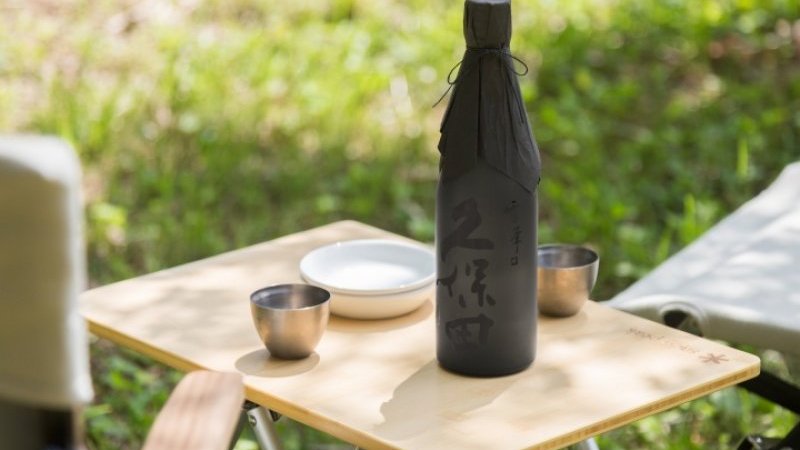 スノーピークと初コラボ、アウトドアで楽しむ日本酒「久保田 雪峰」が