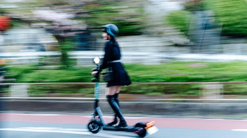 短距離移動が変わる！ 電動キックボードのシェアサービスが渋谷、新宿