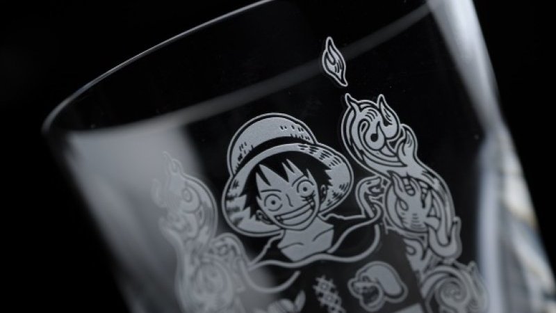 人気漫画『ONE PIECE』と「BACCARAT」を融合したタンブラーが発売され