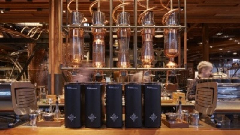 丸見え”の焙煎工場が楽しい、スタバの新しい旗艦店。｜Pen Online