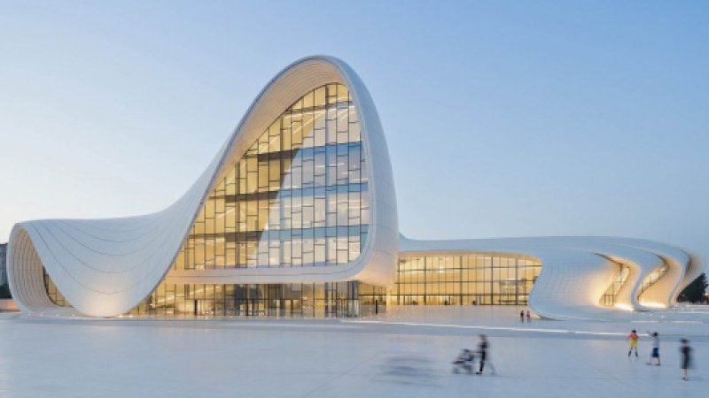 物議を醸した新国立競技場をデザイン、建築家「ザハ・ハディド」の展覧