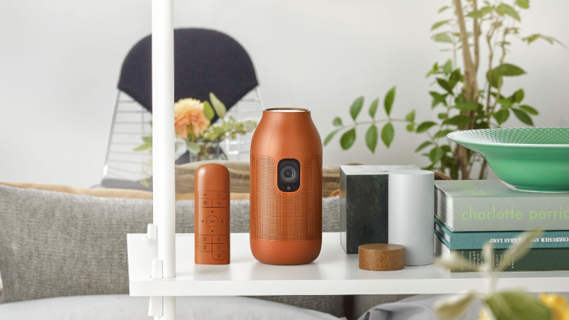 日常を彩る、デザイナーズプロジェクター「Aladdin Vase」が登場｜Pen