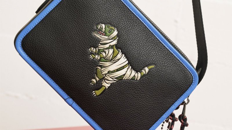 お馴染みの恐竜がミイラ化⁈ コーチ×マイケル・B・ジョーダンの新