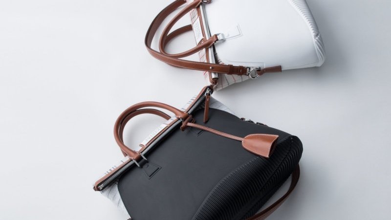 素朴なキャンバスと無機質なラバーを融合した、メゾン マルジェラの