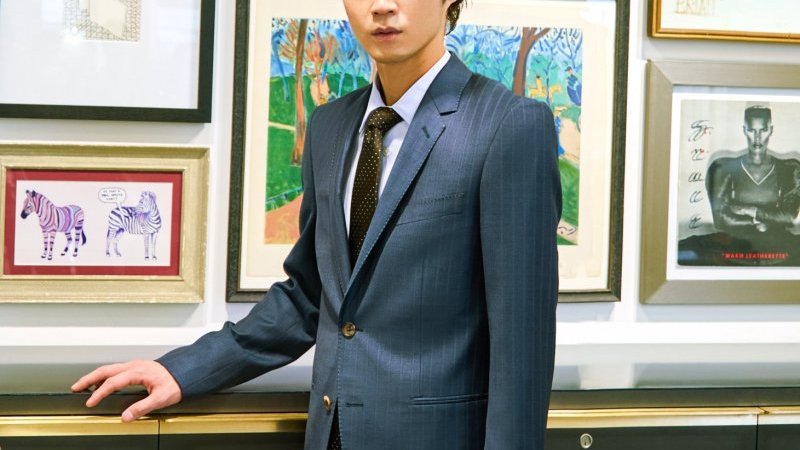 俳優・磯村勇斗が初めてスーツをオーダー。ポール・スミス銀座店でその