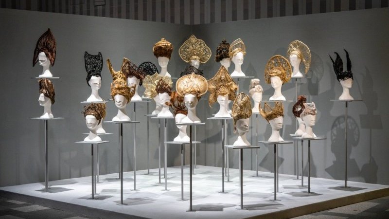 【絶版・帯付】 100 HEADPIECES 加茂克也 Katsuya Kamo 100 HEAD PIECES” by Katsuya Kamo – Laforet Museum, Harajuku