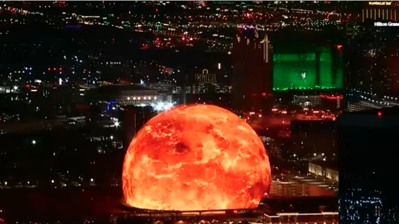 こんな映像表現があったとは…ラスベガスの街角に世界最大の球体LED