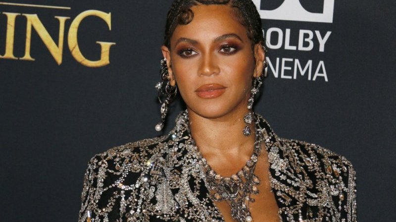 Beyoncé, who showed off her high-leg swimsuit on the day of the presidential election, was criticized one after another, saying, ``There's no way I'd vote for Kamala even if I'm blonde and half-naked.'' | Pen Online - News Directory 3
