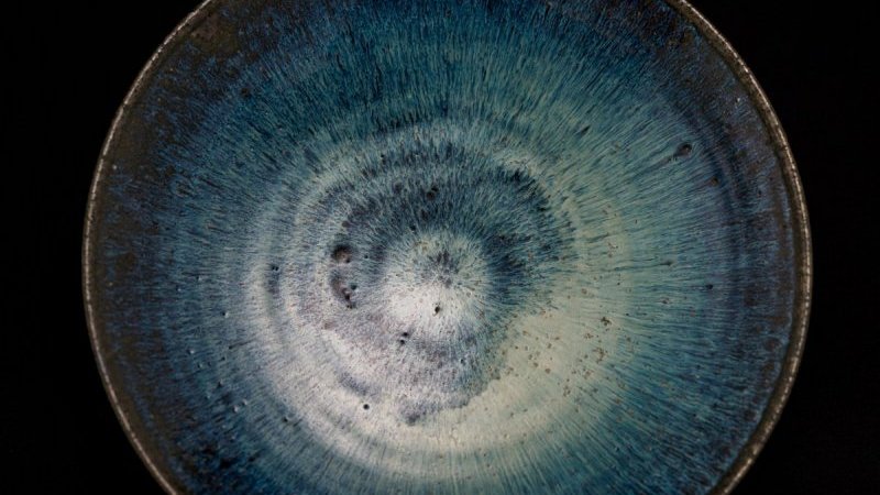 焚き続けることから生まれる豊かな表情。陶芸家・小野象平の個展で体感