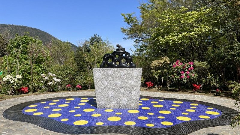 草間彌生の巨大な石の南瓜】箱根に新公開、彫刻の森美術館で巡る初夏の