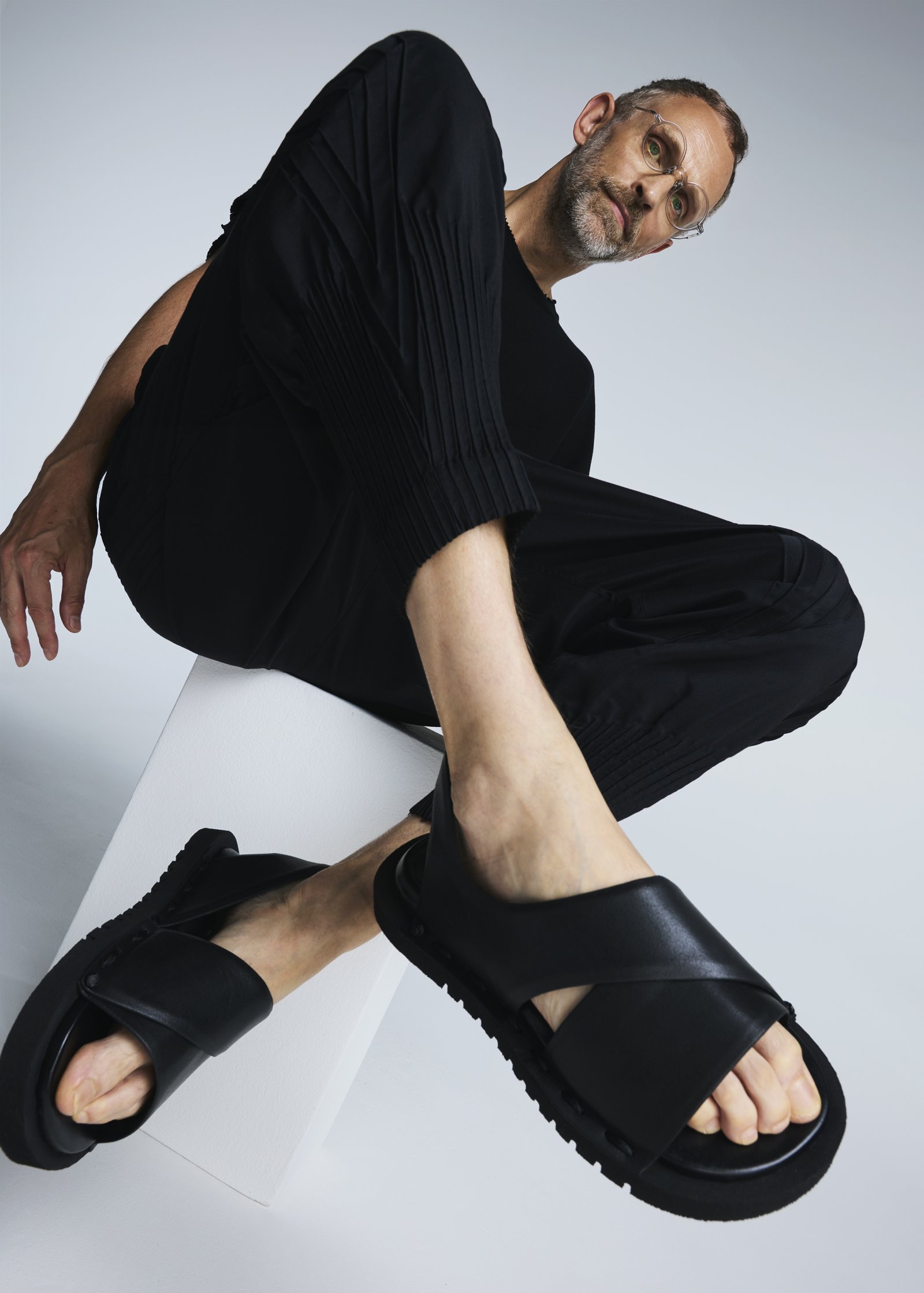 T03/013 ISSEY MIYAKE イッセイミヤケ A-POC エーポック 熱を加えて立体化する、一枚の布 製品化へ ― A-POC ABLE ISSEY