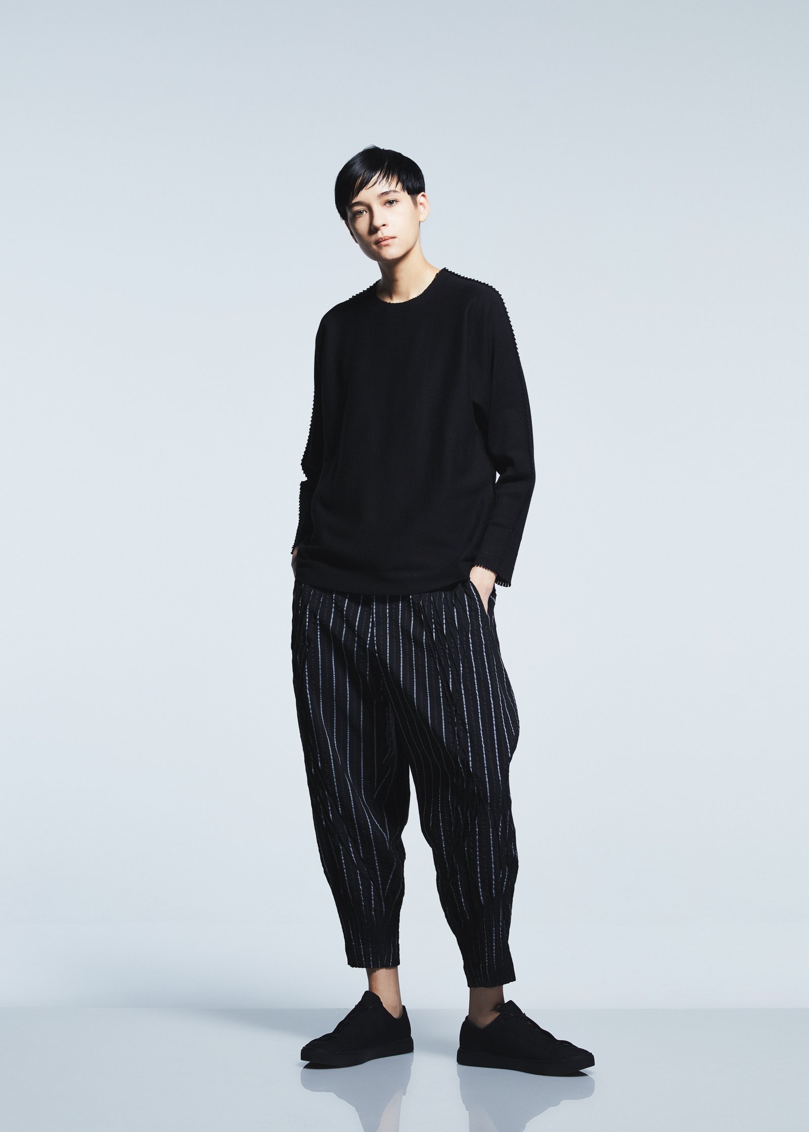 イッセイミヤケのアンサンブル ISSEY MIYAKE》O-Bold NYAS002 吉岡徳仁デザイン ユニセックスの