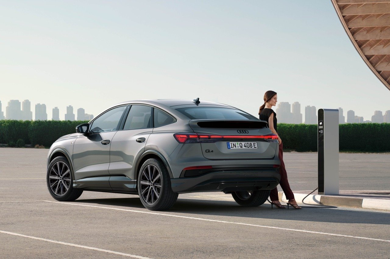 003_Audi_Q4_e-tron_Q4_Sportback_e-tron_02.jpg