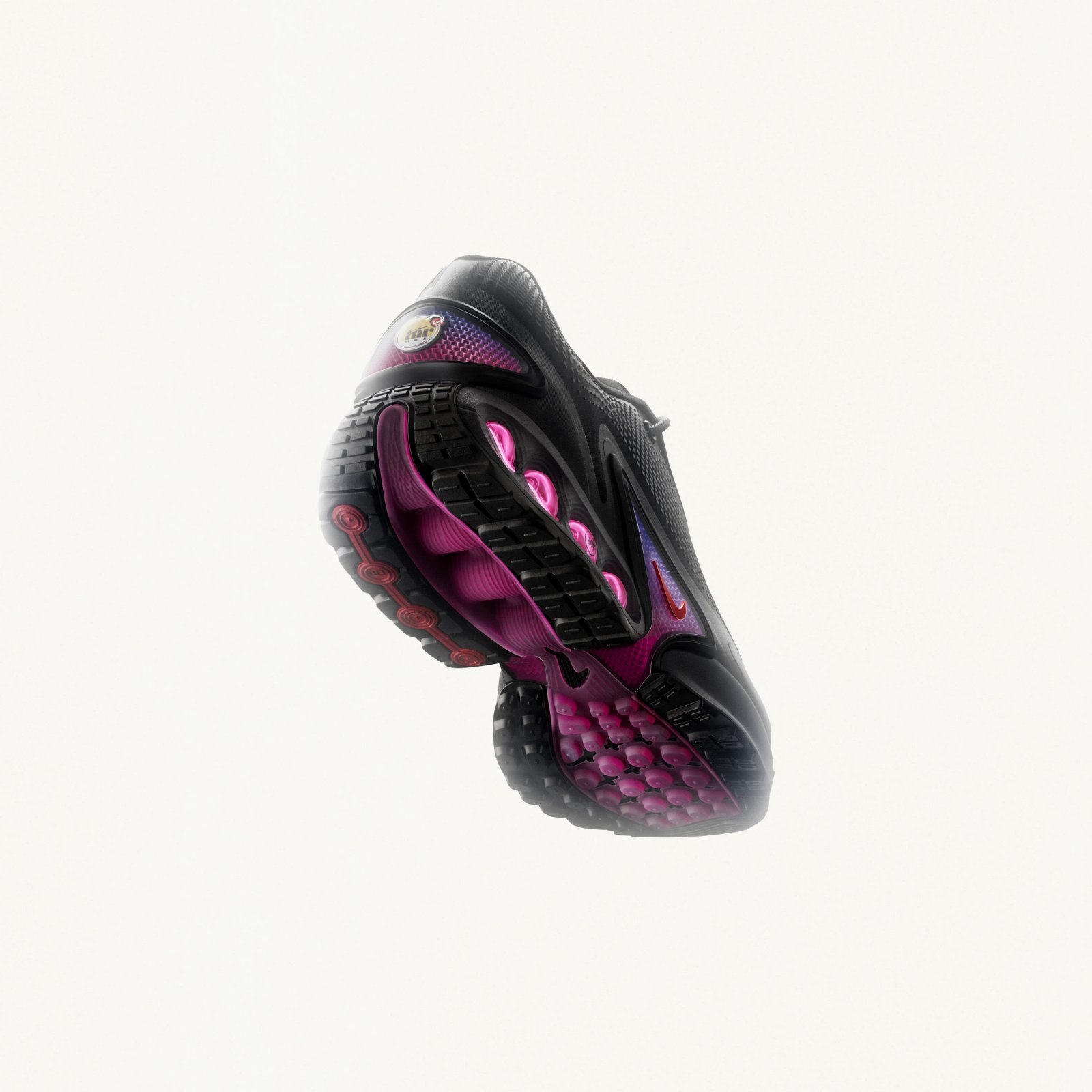 006_802580-p02-airmax-spsu24-231213-black-pink-additional-angle-02-8k-300dpi.jpg