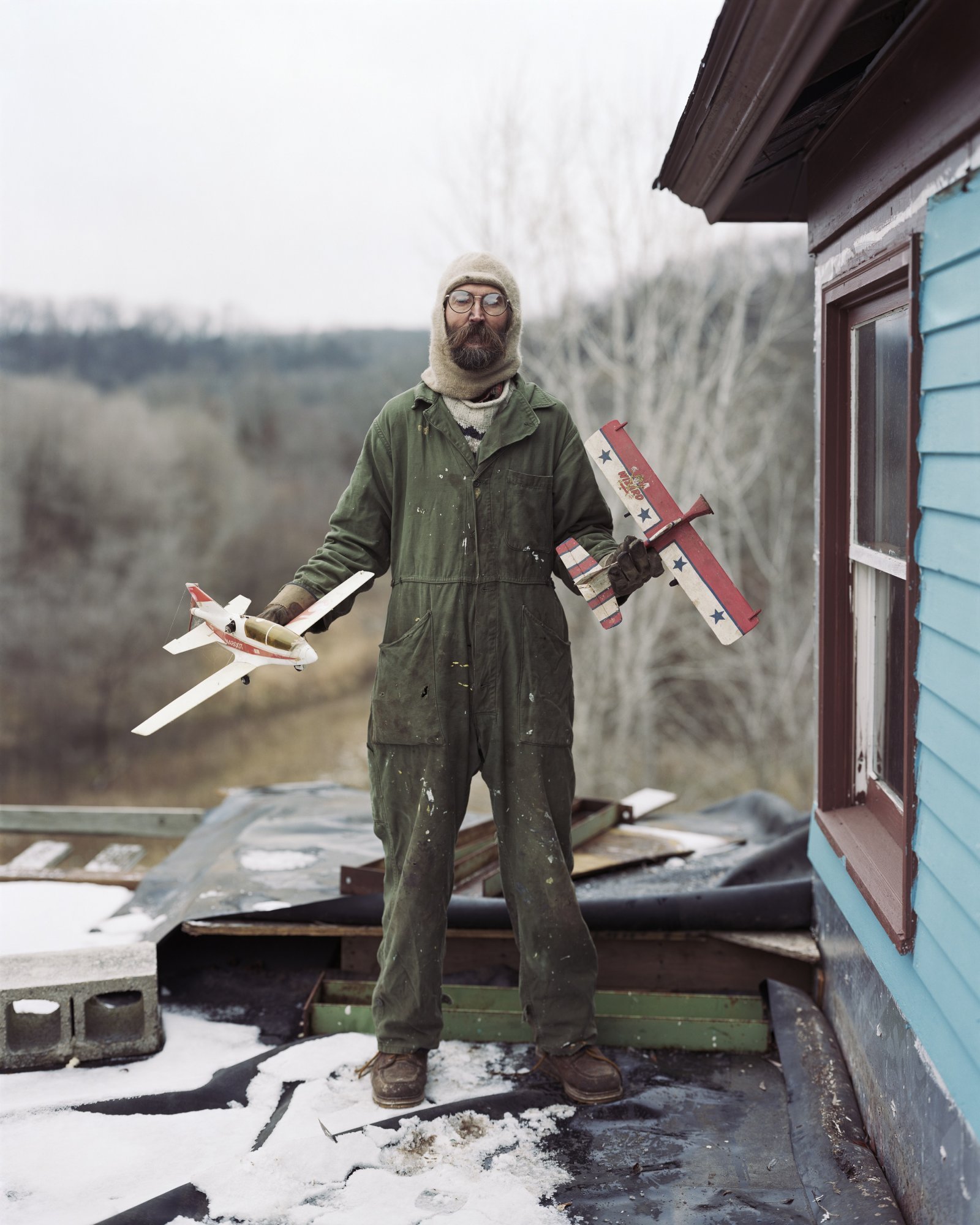 01_A 《チャールズ、ミネソタ州ヴァーサ》〈Sleeping by the Mississippi〉より 2002年 ©Alec Soth, courtesy LOOCK Galerie, Berlin.jpg