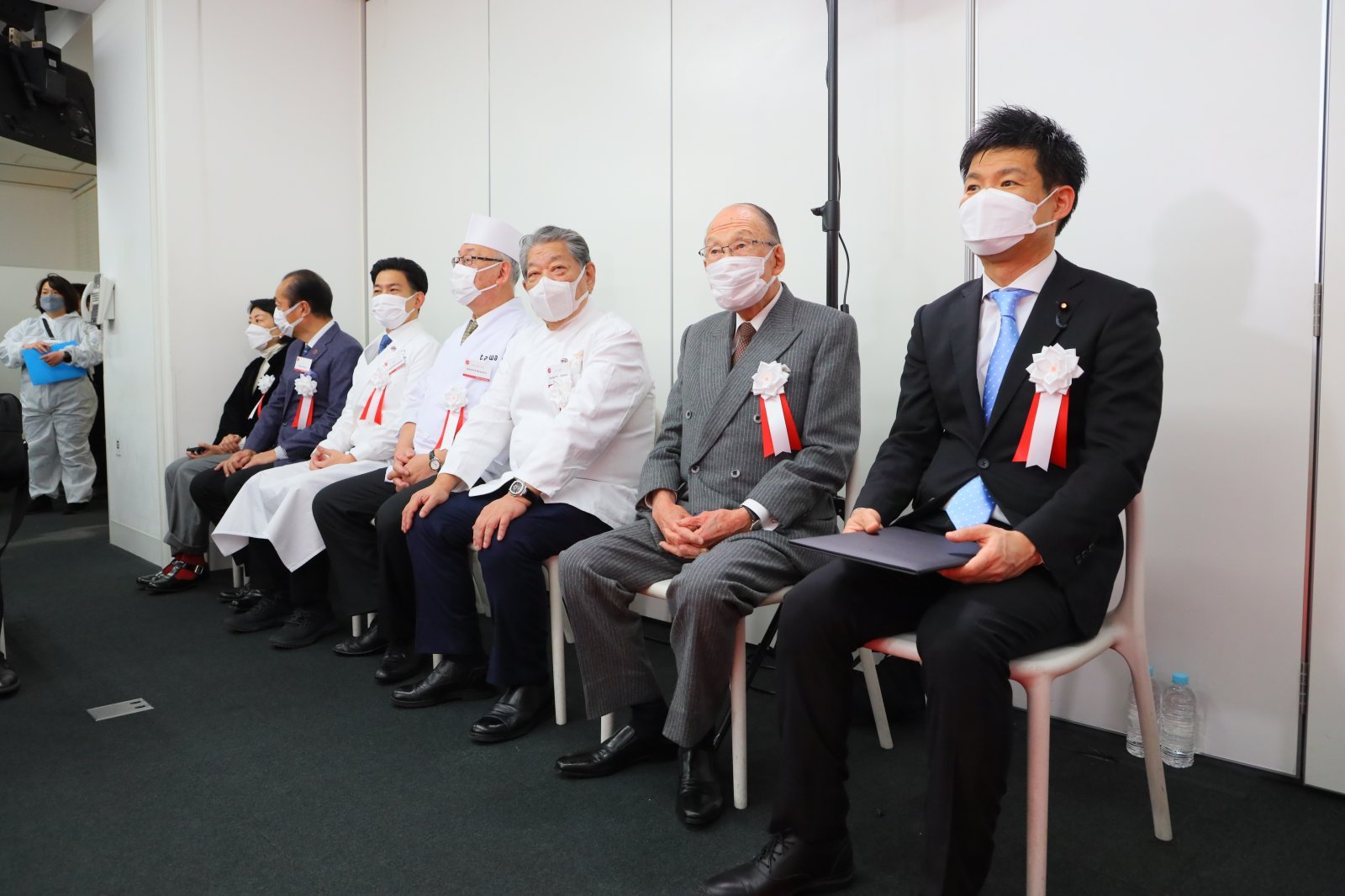 03_●審査員5名集合写真（Group photo of five judges）㈰.JPG