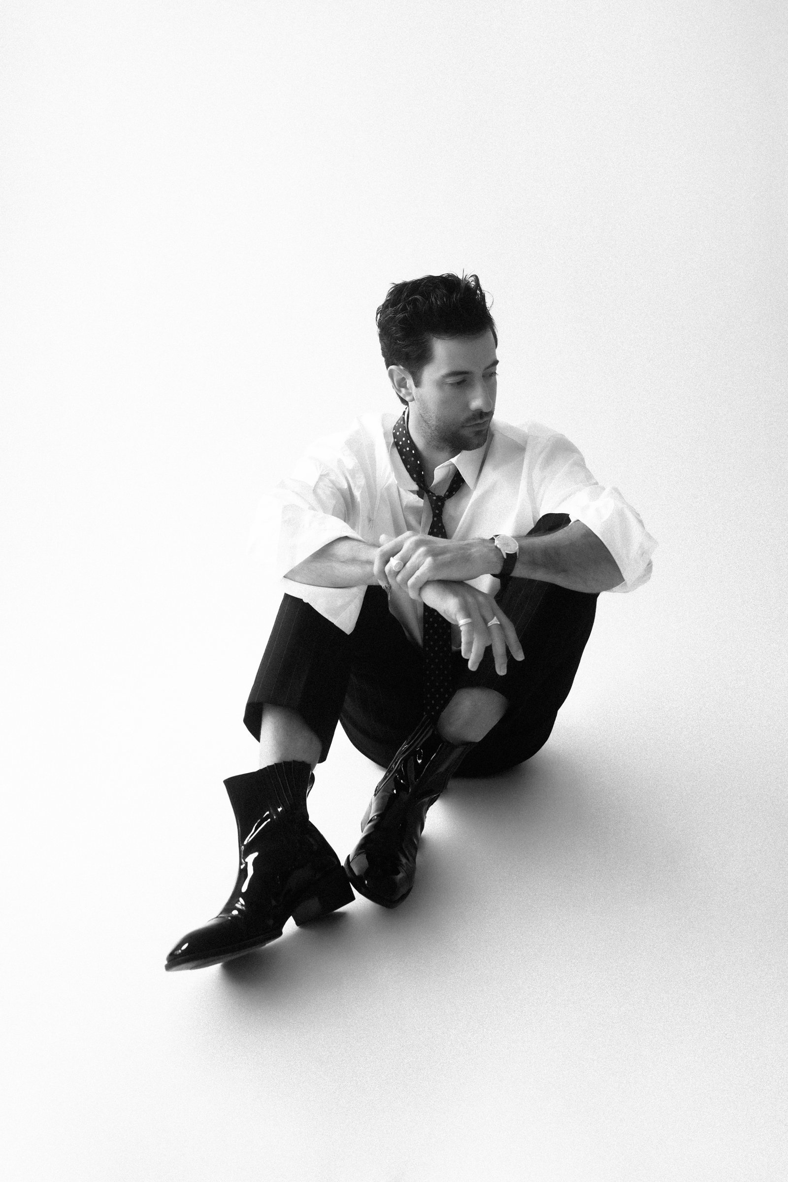 01_Bruno Major - Tell Her - Photo credit Neil Krug.jpg