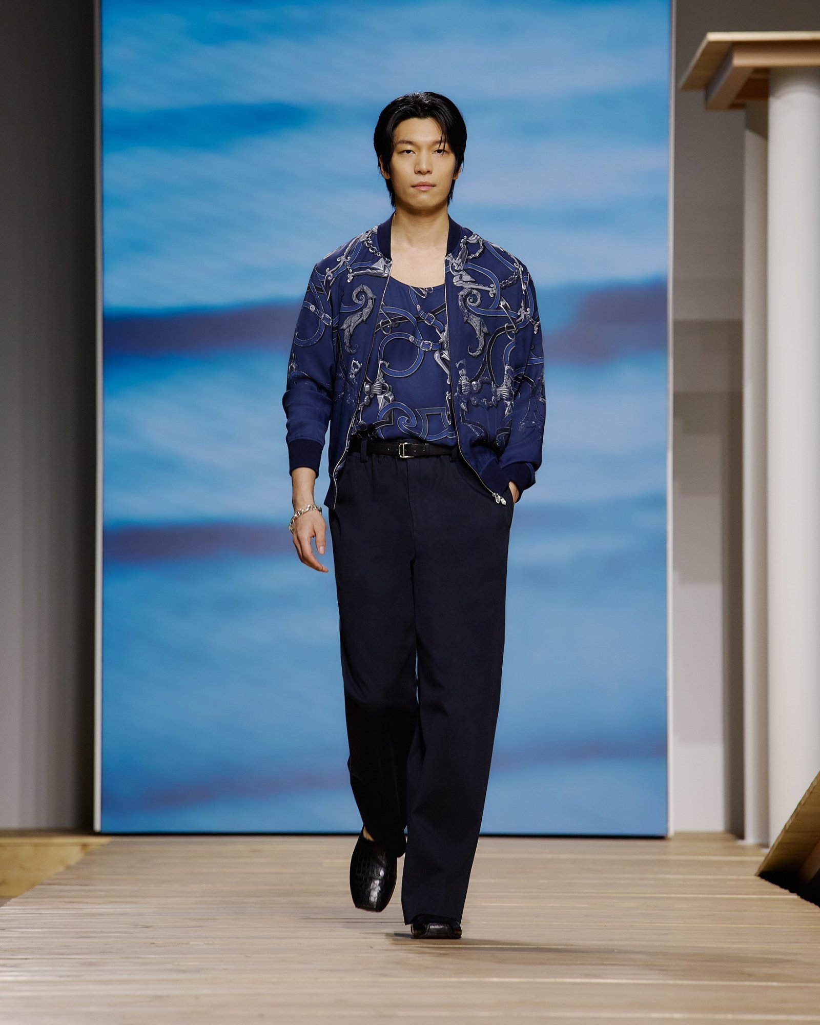 HERMÈS_BOARDWALK_RUNWAY_©︎HYUK KIM_48_ウィハジュン.jpg