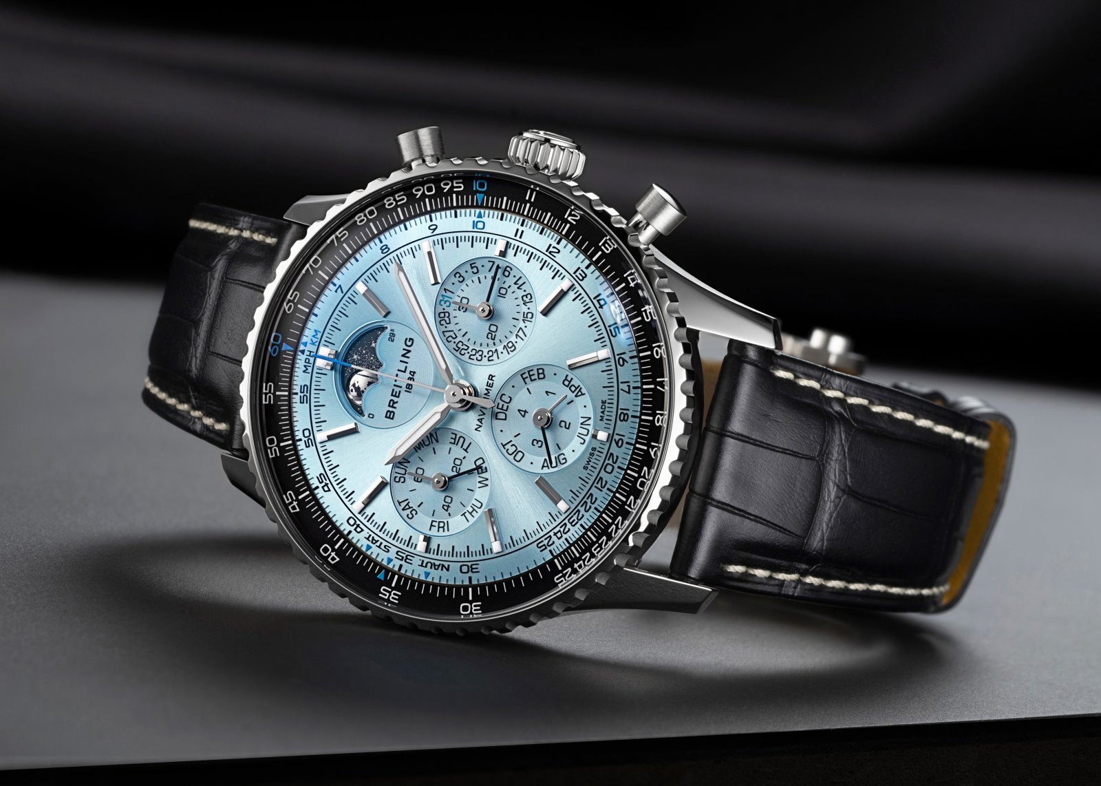 02_Breitling_Navitimer_B19_Chronograph_43_Perpetual_Calendar_Ref_PB1920251C1P1low.jpg
