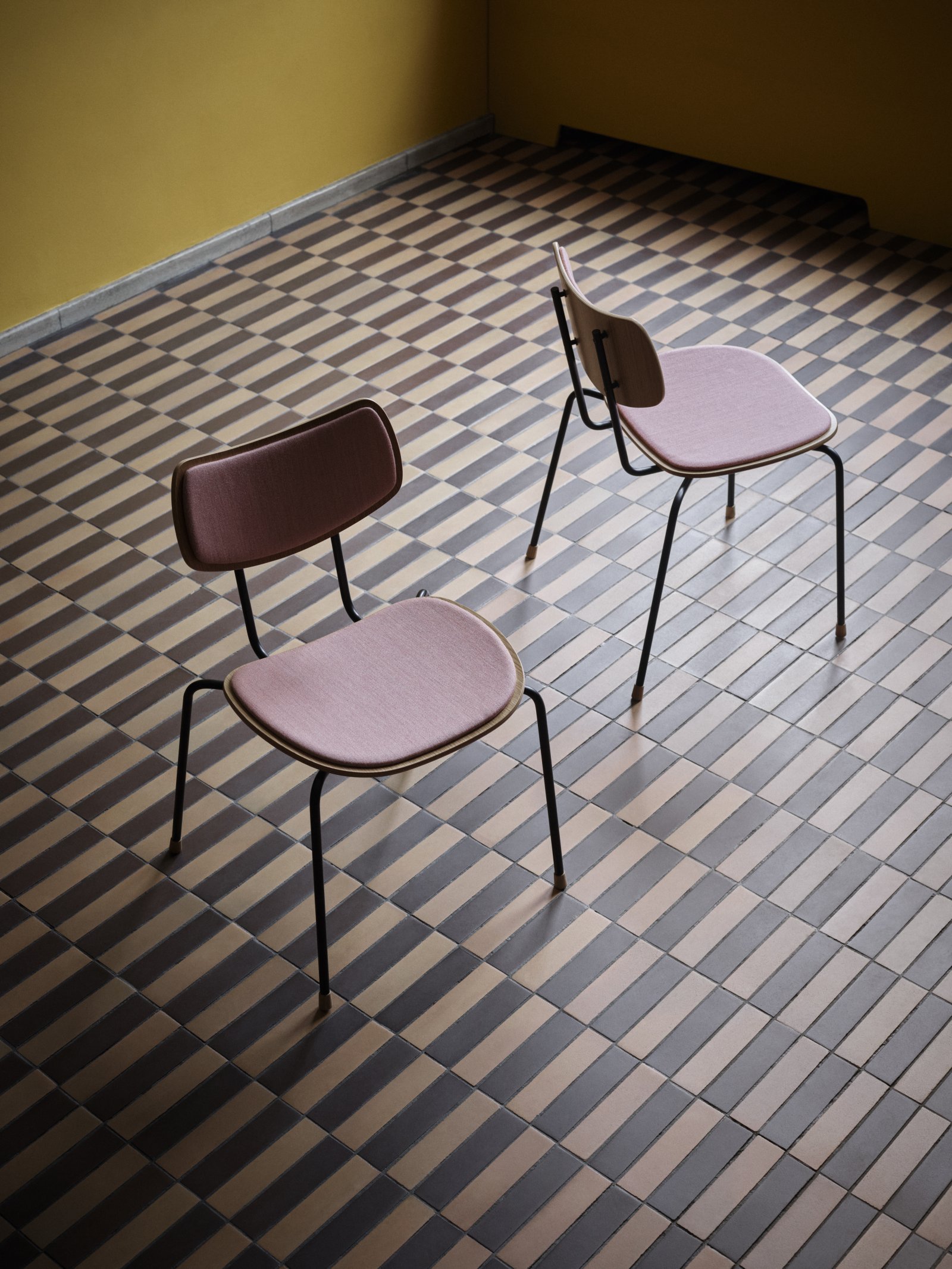 03_VLA26P_oak_lacquer_steel_black_mood01106.jpg