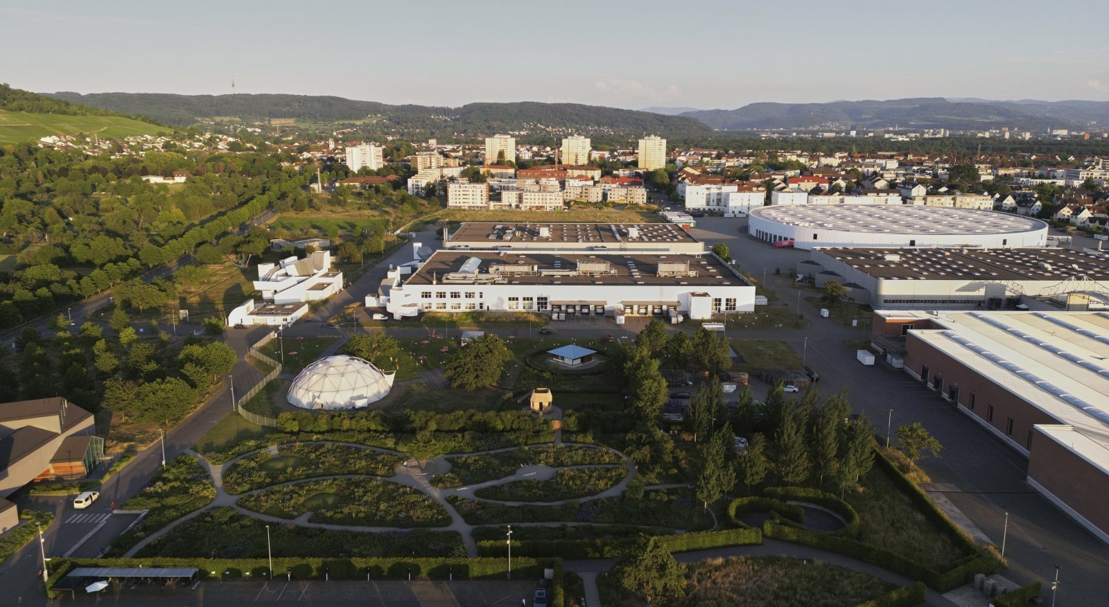 05_Com_Vitra_GardenHouse_TsuyoshiTane_C-JulienLanoo_05.jpeg