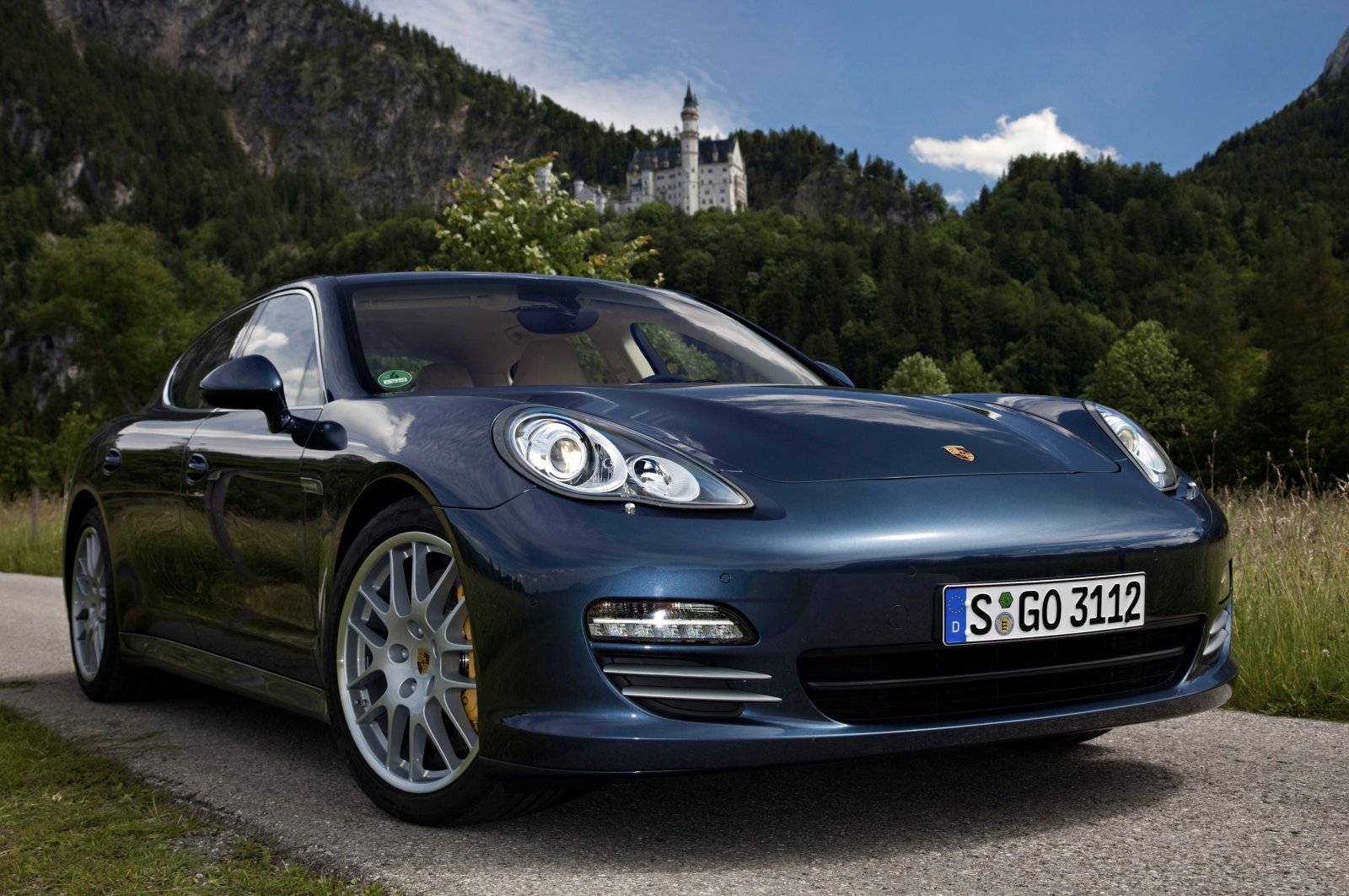 The_new_Porsche_Panamera.jpg