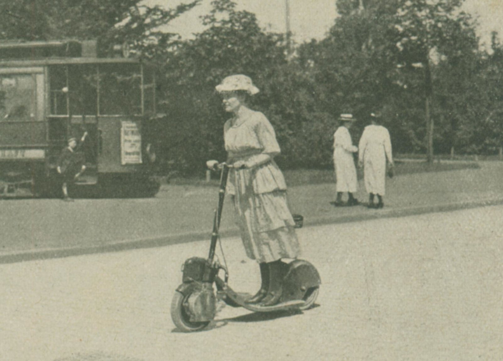 1-Frau auf Krupp-Motorroller, Kruppsche Monatshefte 1920, S. 147.jpg