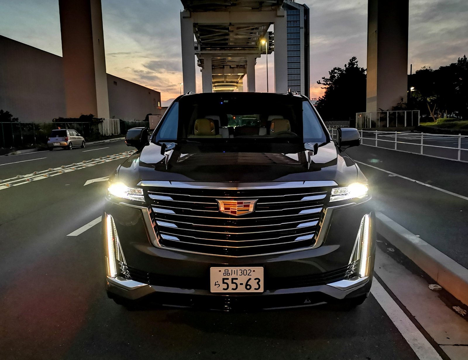 宅配便配送 Suburban LUXURY アメリカ合衆国 絶版品 1/43 大統領専用車 ミニカー