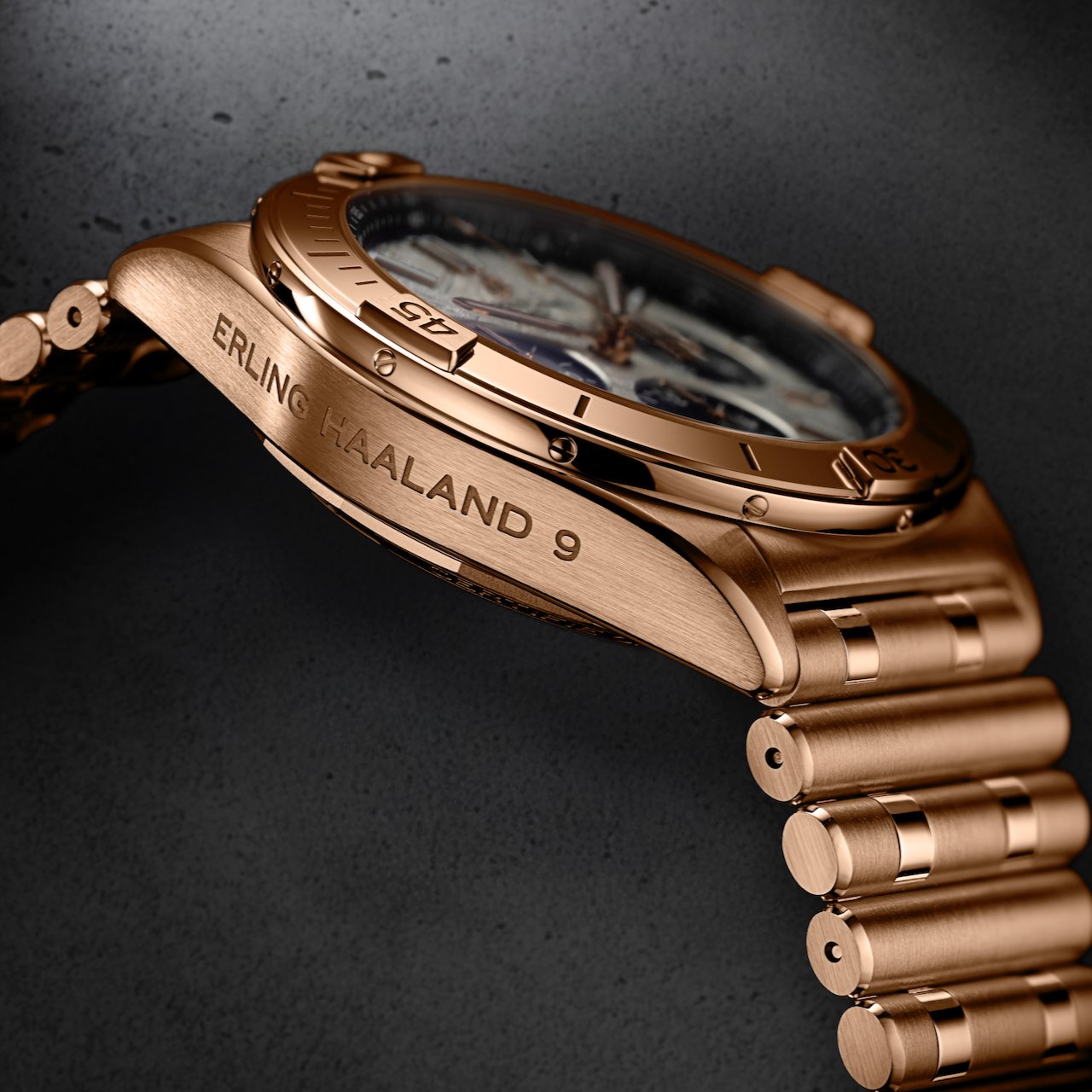 10_Chronomat_B01_42_Erling_Haaland_1_of_5_RGB.jpeg