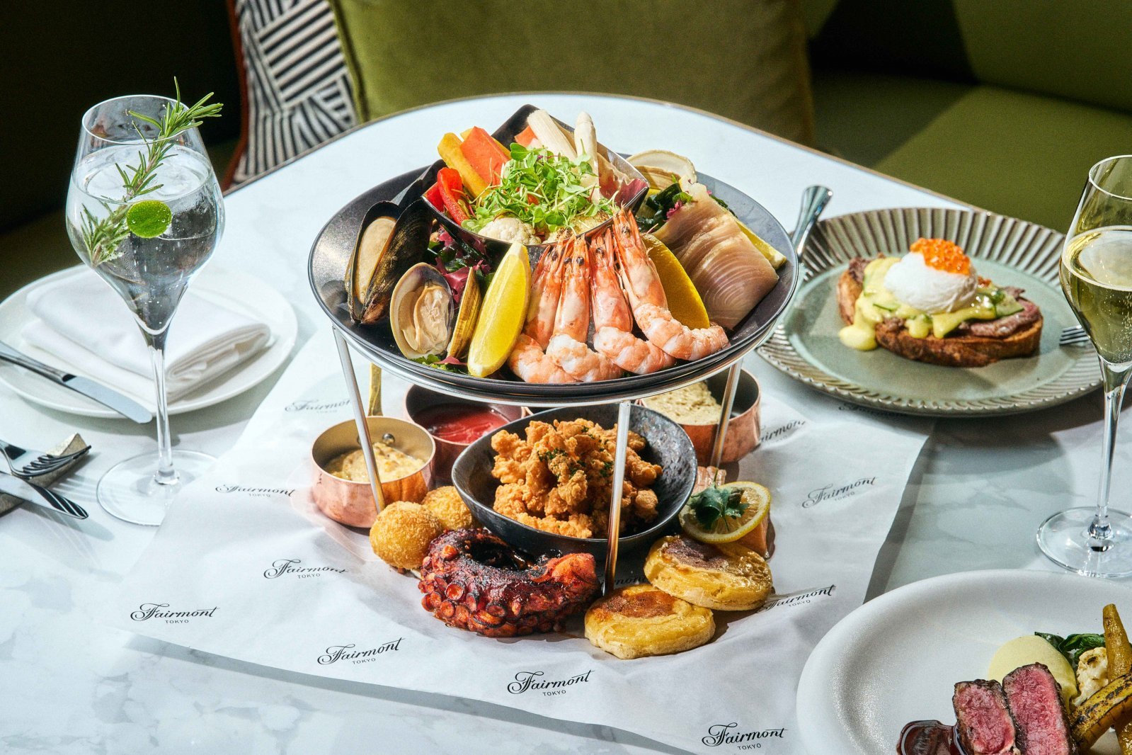 Fairmont-Tokyo---DRIFTWOOD-BAR-&-GRILL---Fairmont-Sunday-Brunch-–-Seafood-Platter.jpg