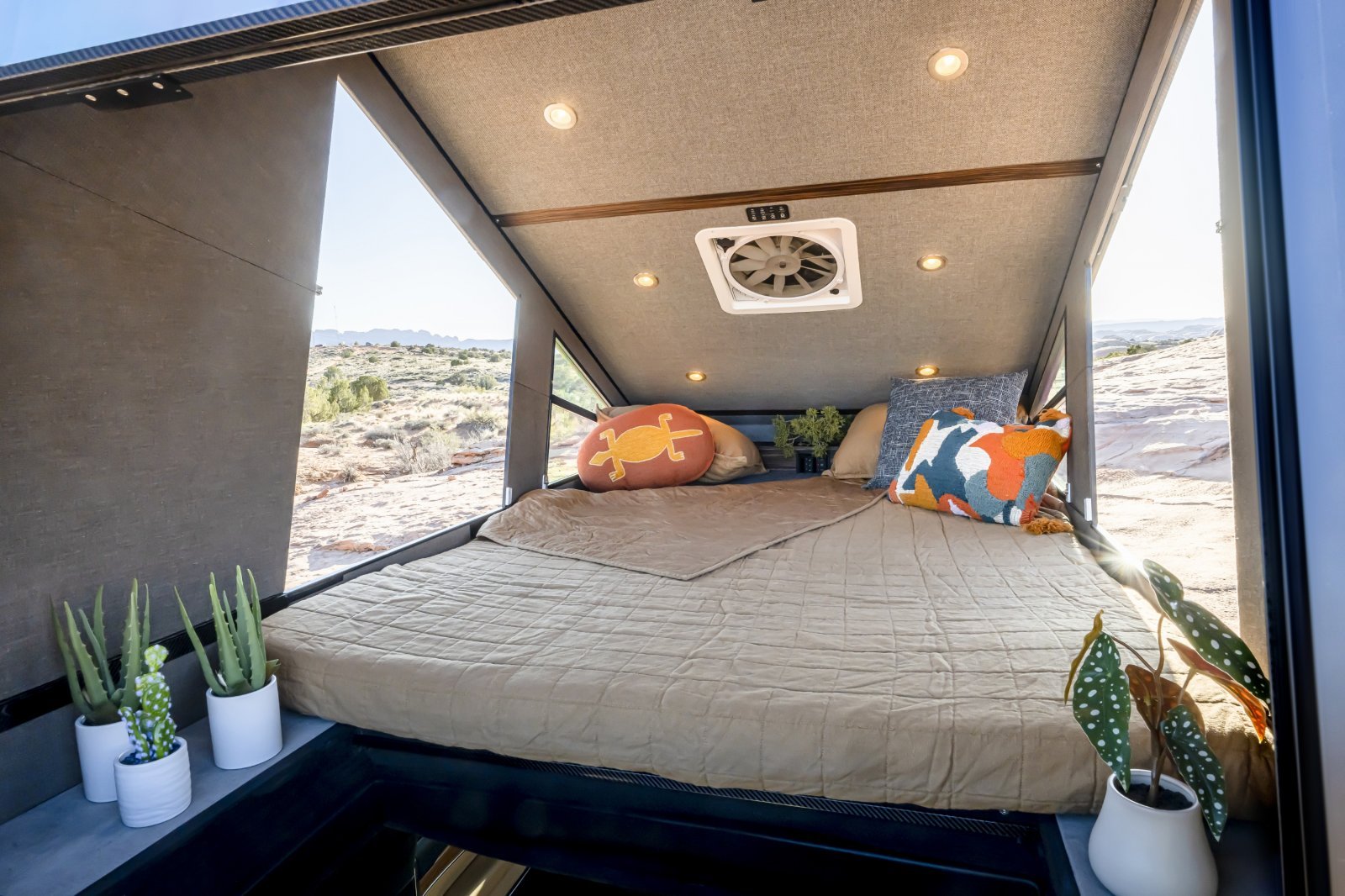 15_Grand Wagoneer Overland Concept .jpg