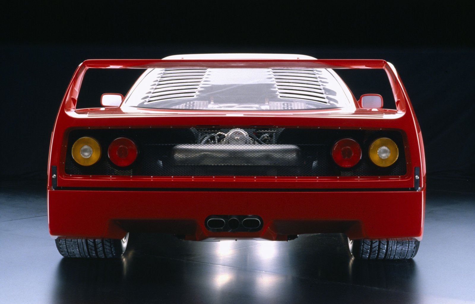 30th_anniversary_of_the_F40-2.jpg