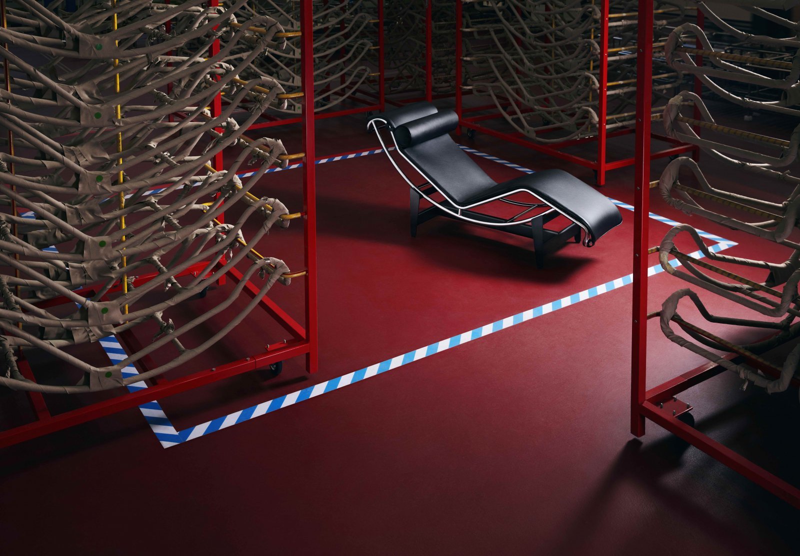 1_CASSINA_4 Chaise longue ・rHlage continu_Le Corbusier_P.Jeanneret_C.Perriand_Cassina iMaestri Collection_phクMattia Balsamini.jpeg