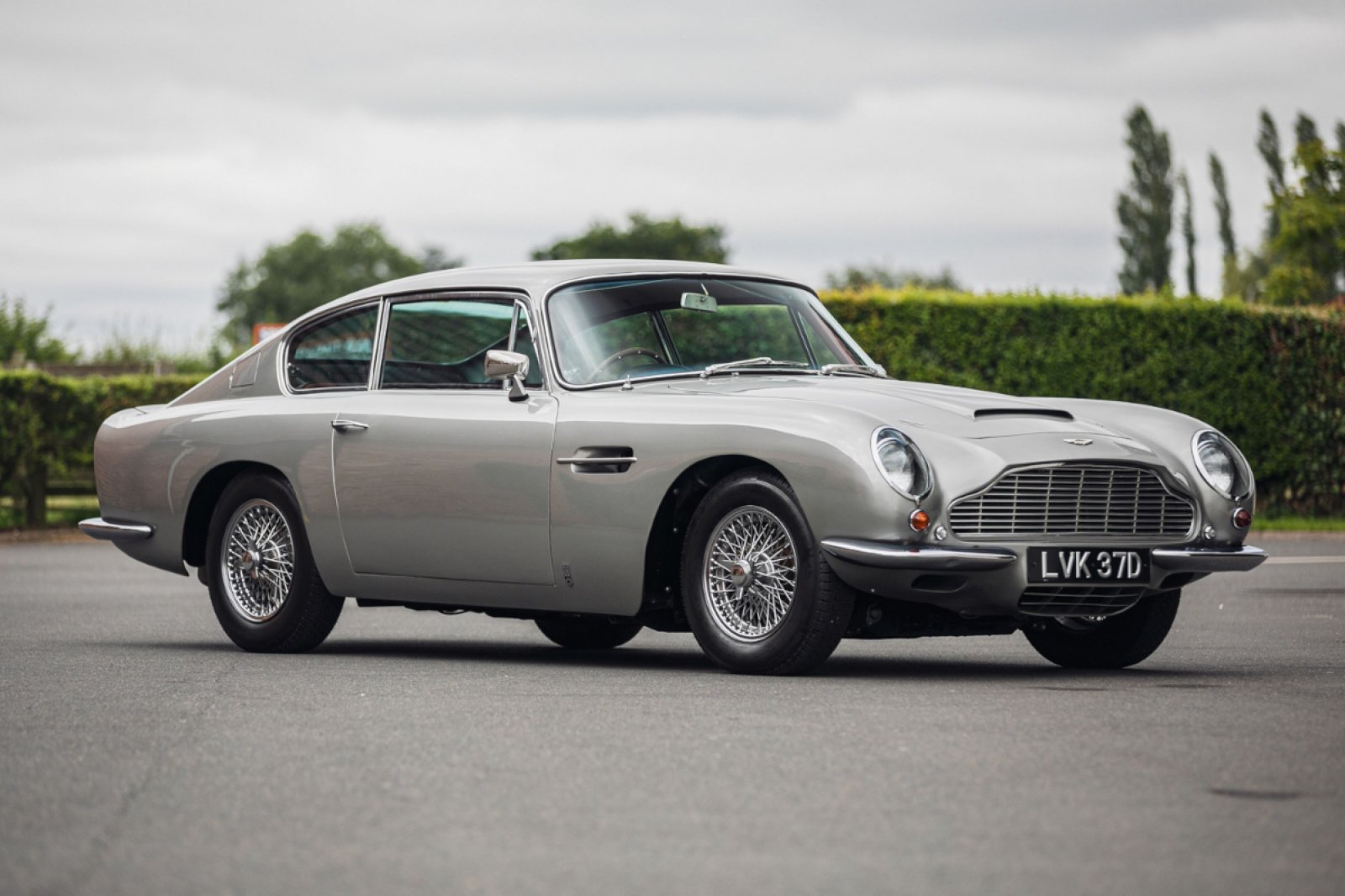 1966_Aston_Martin_DB6.jpg