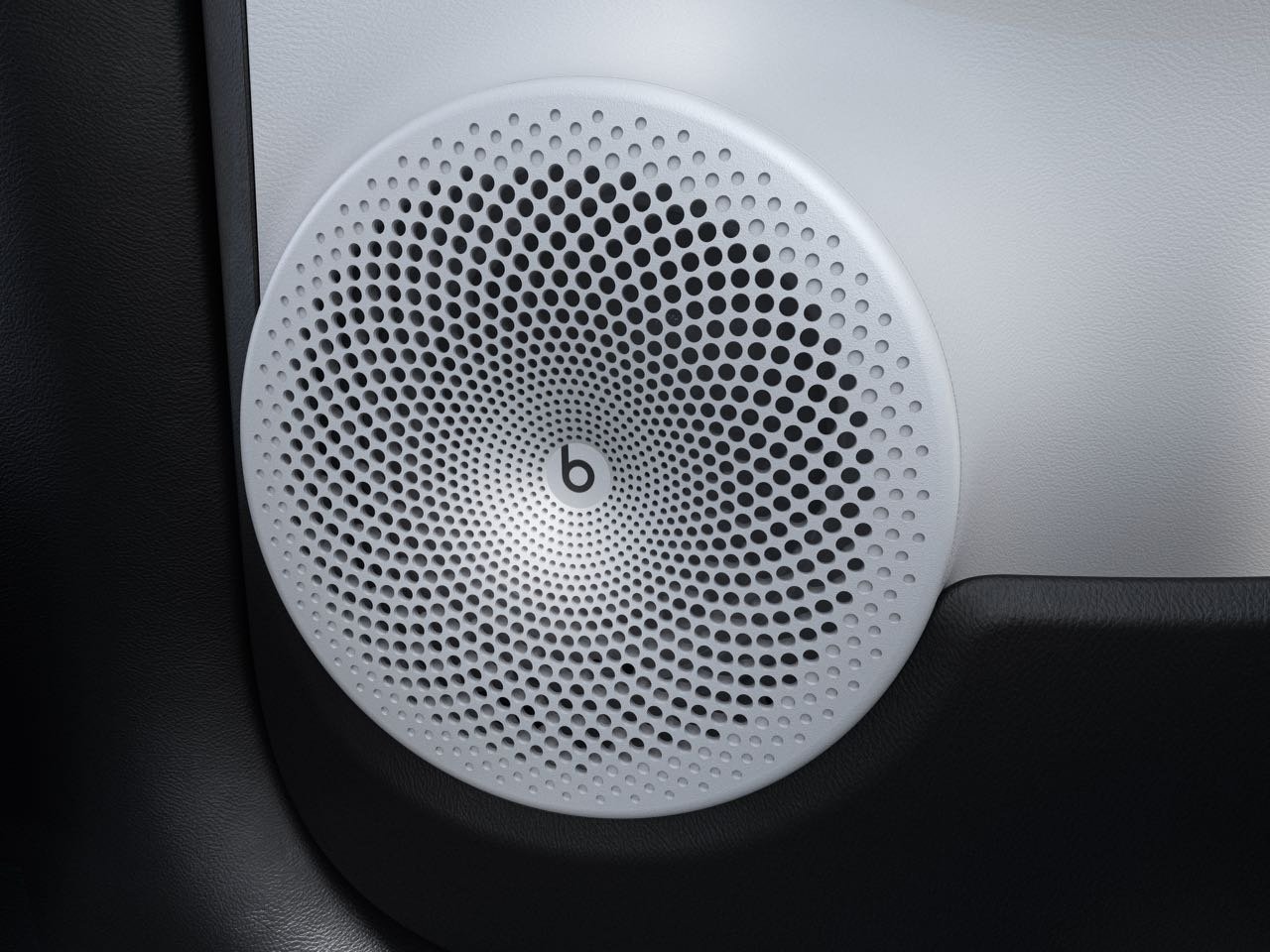 Limbo_Edition1_INT_06_White_Gold_Beats_audio_systemのコピー.jpeg
