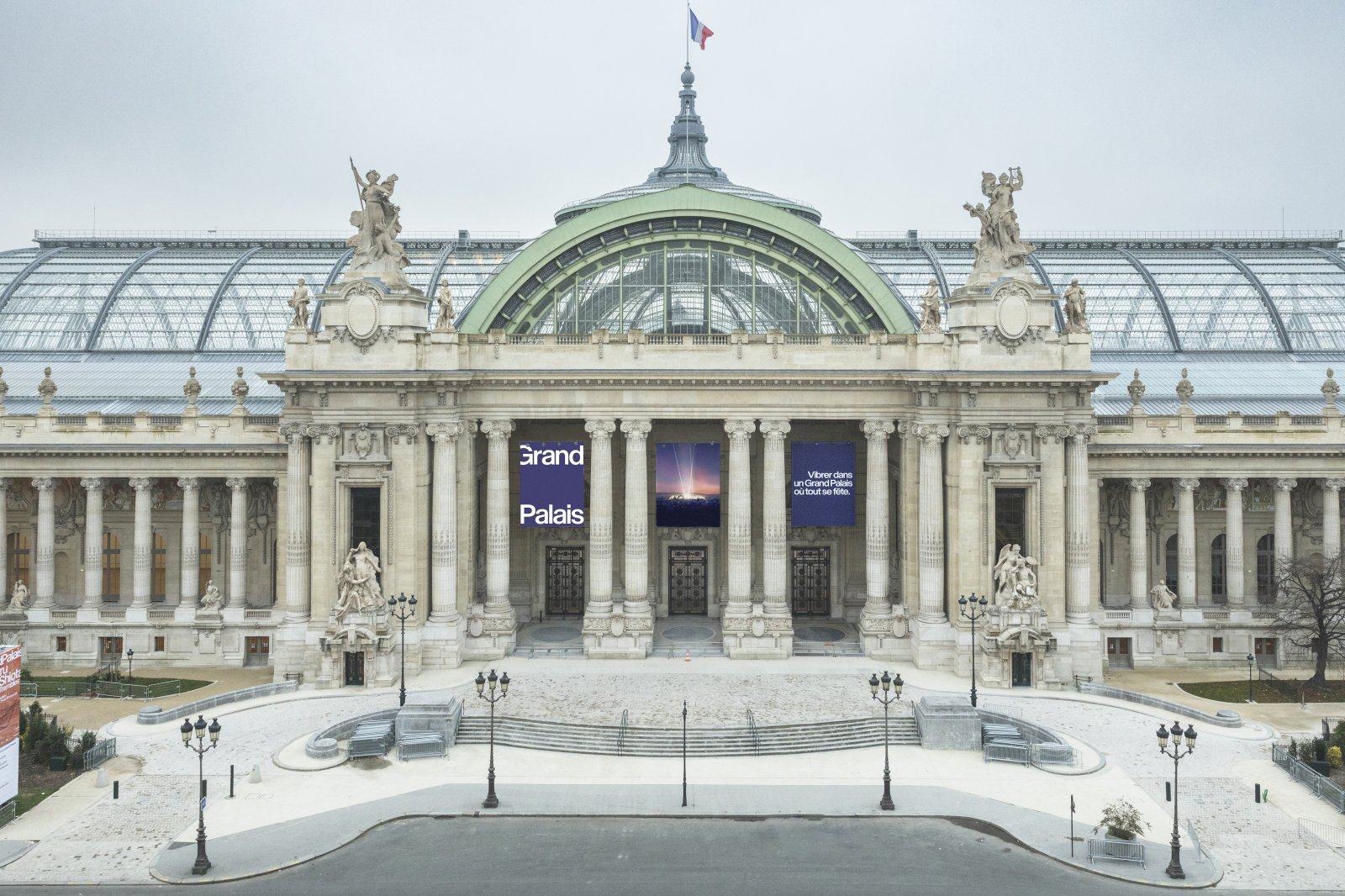 2.58. Facade du Grand Palais, avenue Winston Churchill _ Simon Lerat pour le GrandPalaisRmn, Paris 2024.jpg