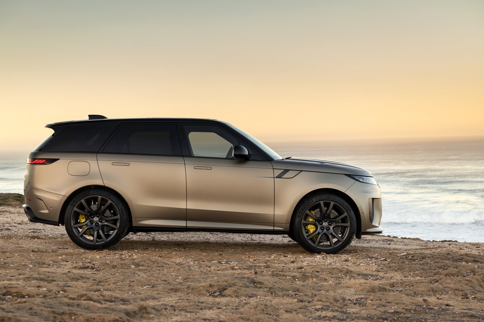 6_RRS_SV_24MY_CARBON_BRONZE_160224_A19.jpg