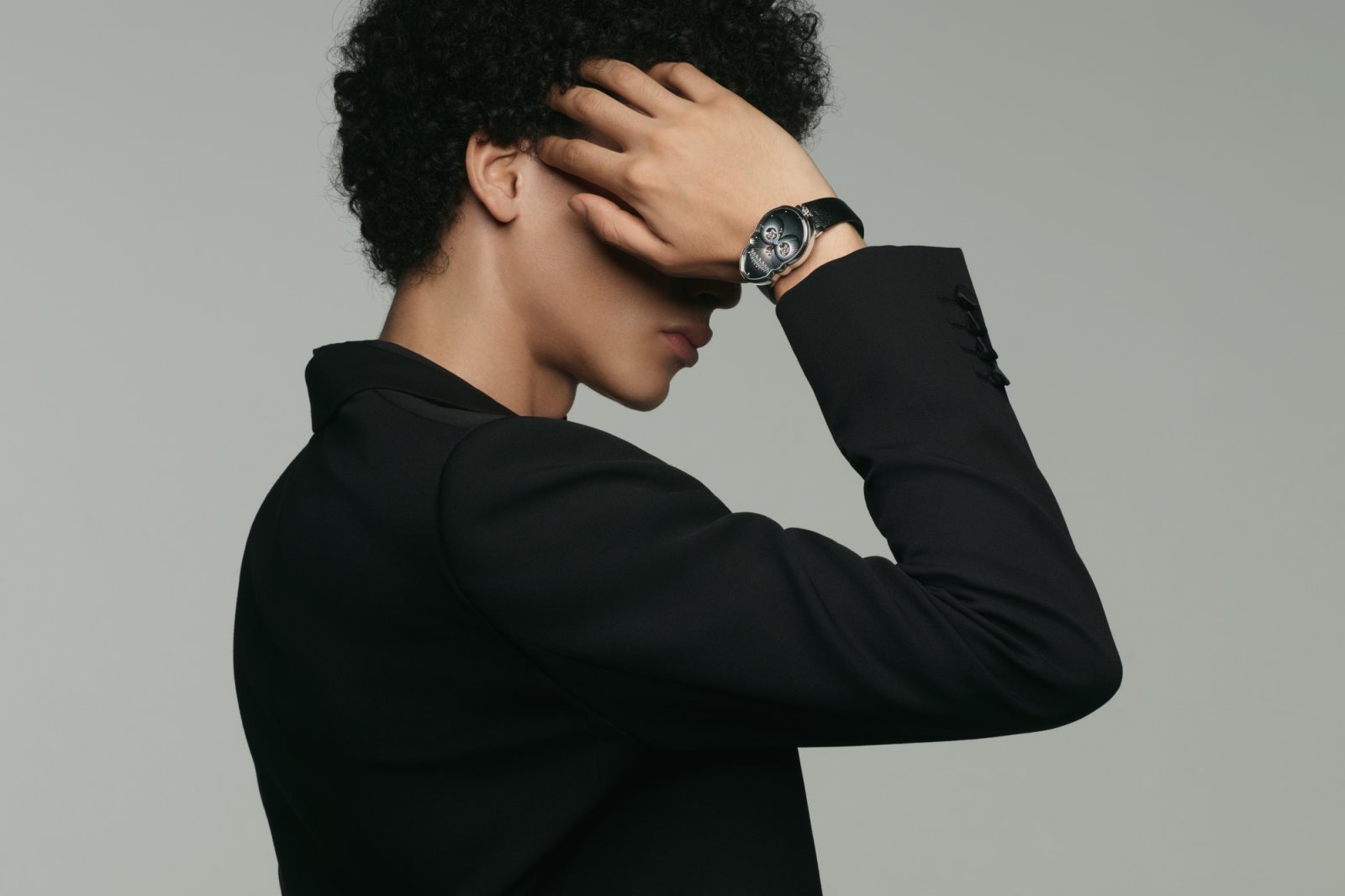 Timepieces_PETIT SKULL_2021_Watch_WAC_0113_SS_MOP_Goat_model(1).jpg