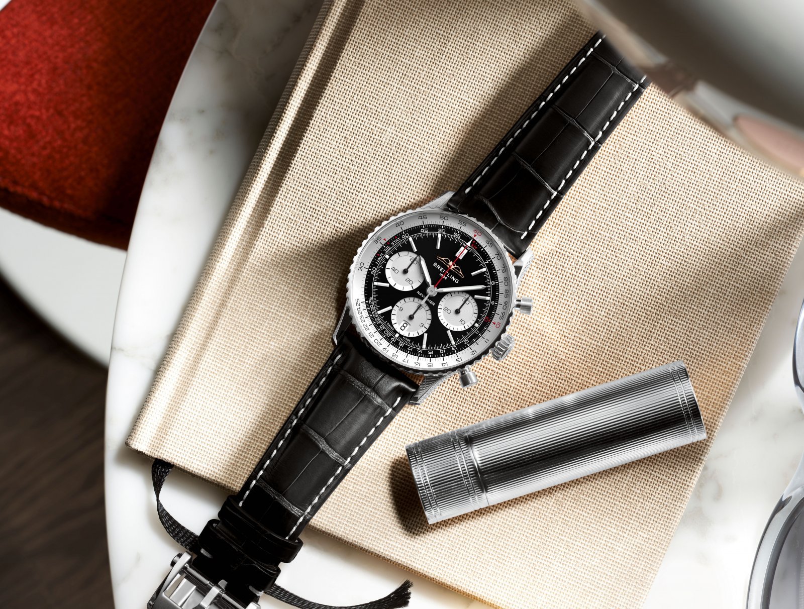 AB0139211B1P1_Navitimer 41_Black_Still Life_RVB のコピー.jpg