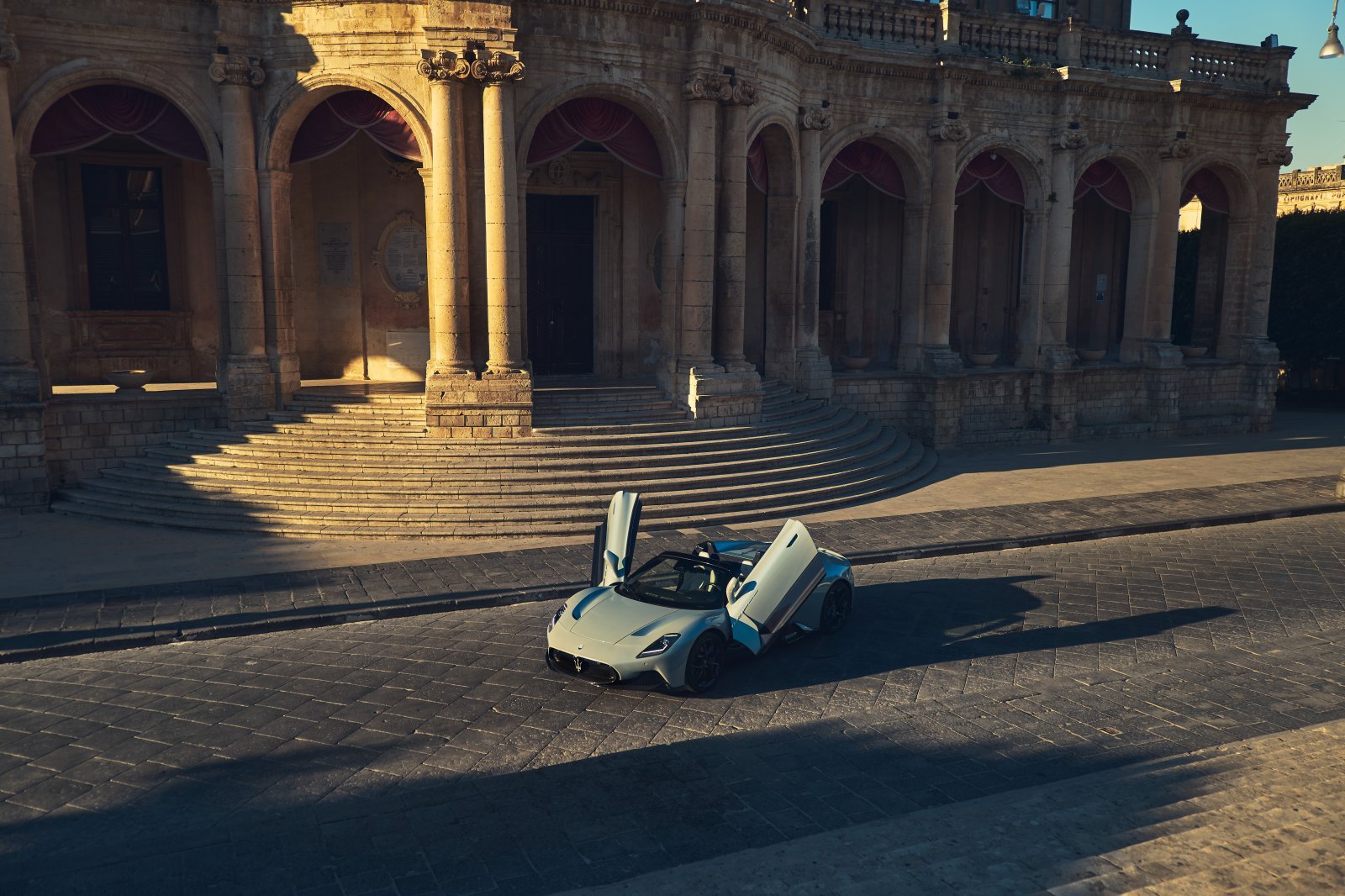 7. Maserati MC20 Cielo_sunrise in Noto 4のコピー.jpg