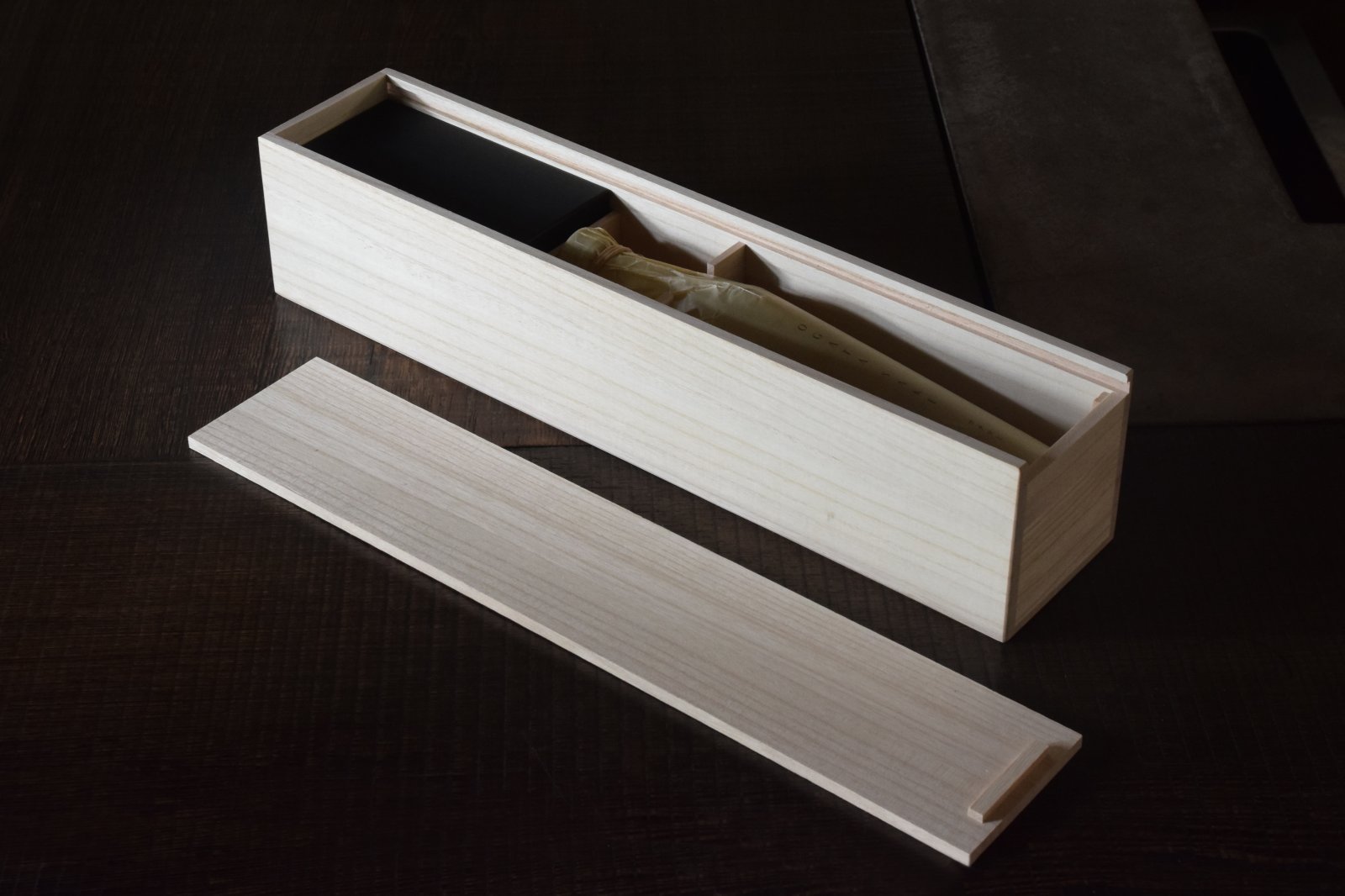 桐箱詰め合わせ_OGATA SAKE_冷酒グラス.JPG