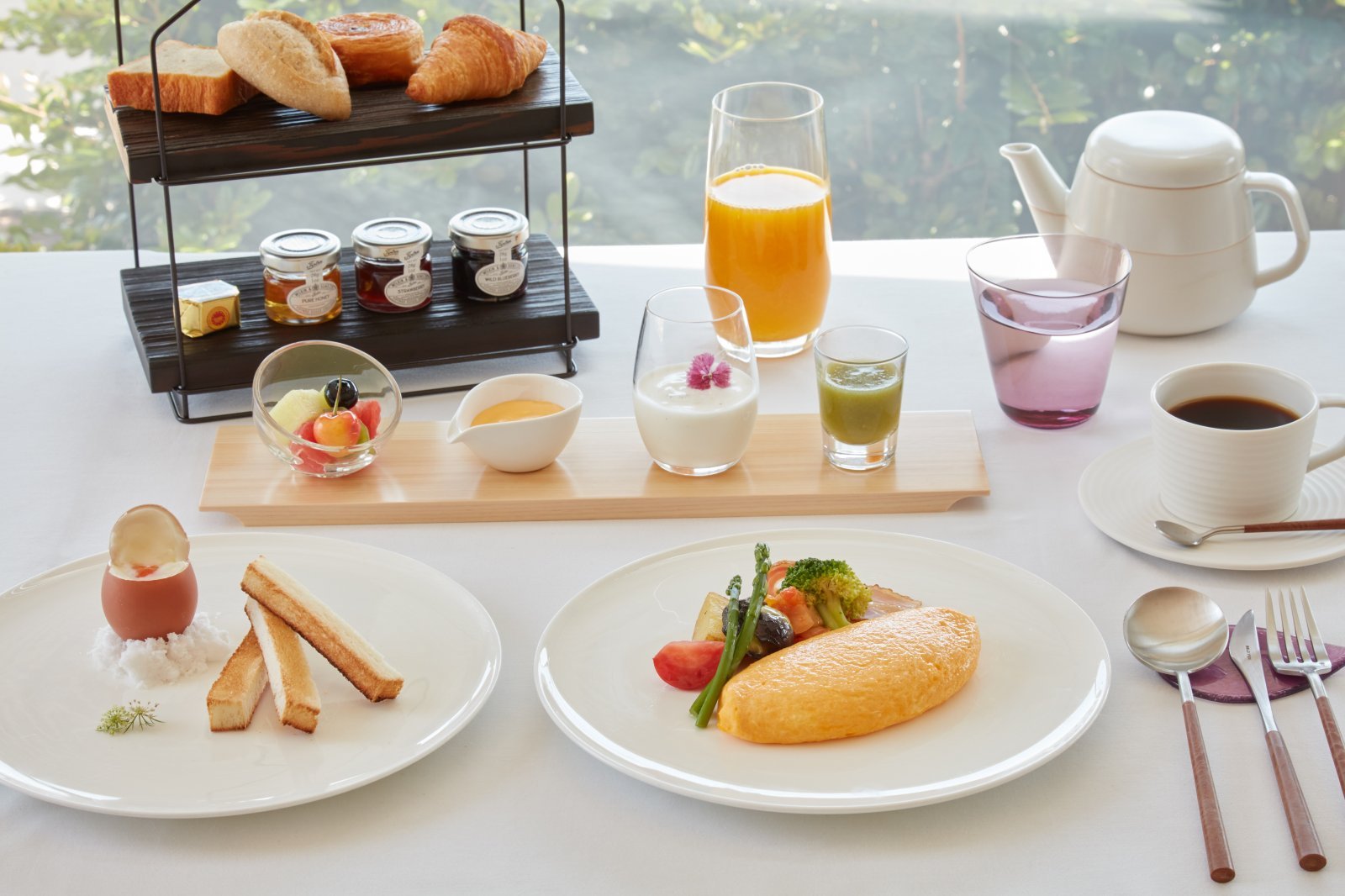 洋食)パン、お好みの卵料理(オムレット、目玉焼き、スクランブルエッグ、ウフコック)、自家製キタノヨーグルト、季節のスムージー、フレッシュりんごのコンポーテ、フルーツサラダ、お飲み物.jpg