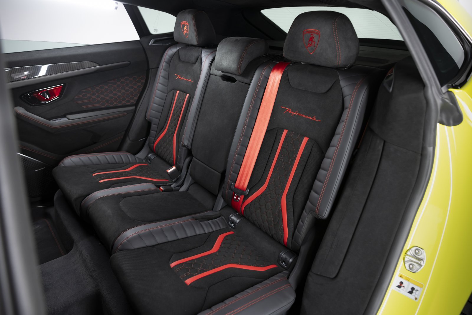 ランボルギーニ SUV「ウルスSE ペルフォルマンテ」リアシート