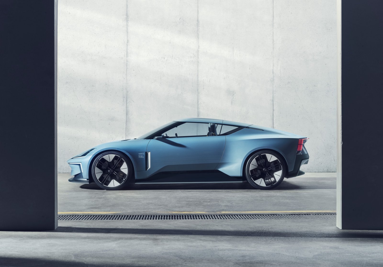 646266_20220302_Polestar_electric_roadster_concept.jpg
