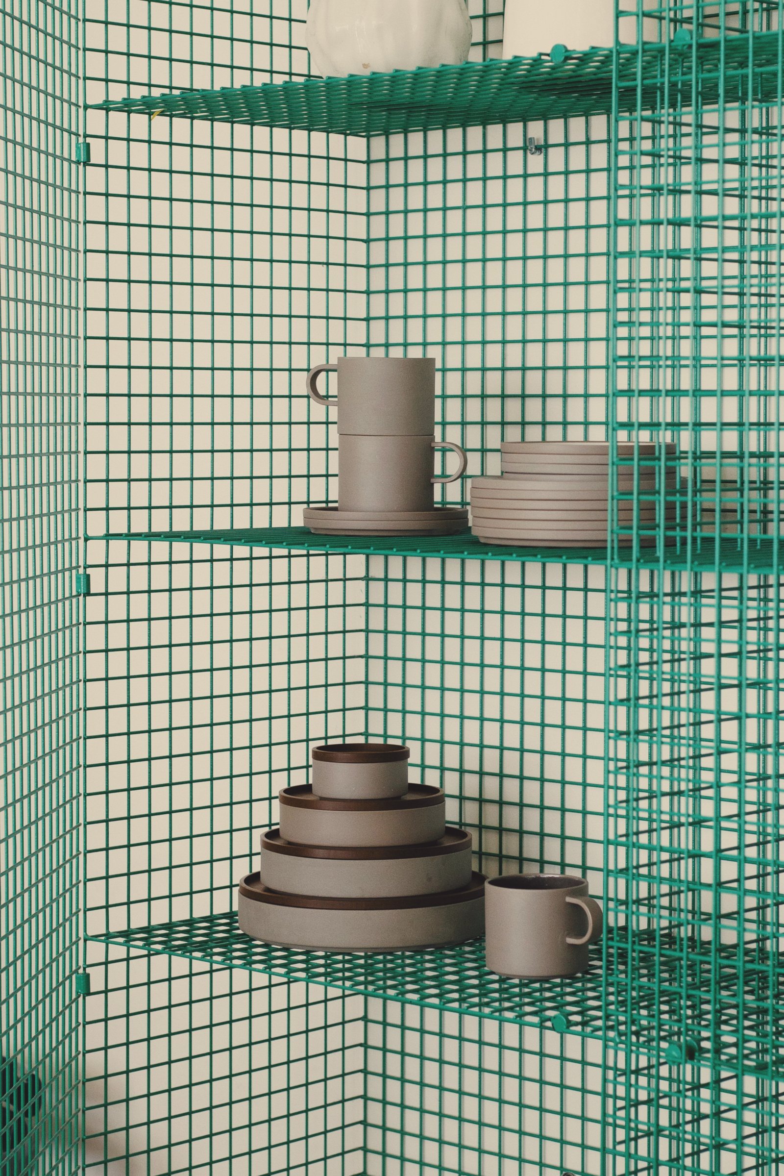 hasami_porcelain_the_grey_1.jpg