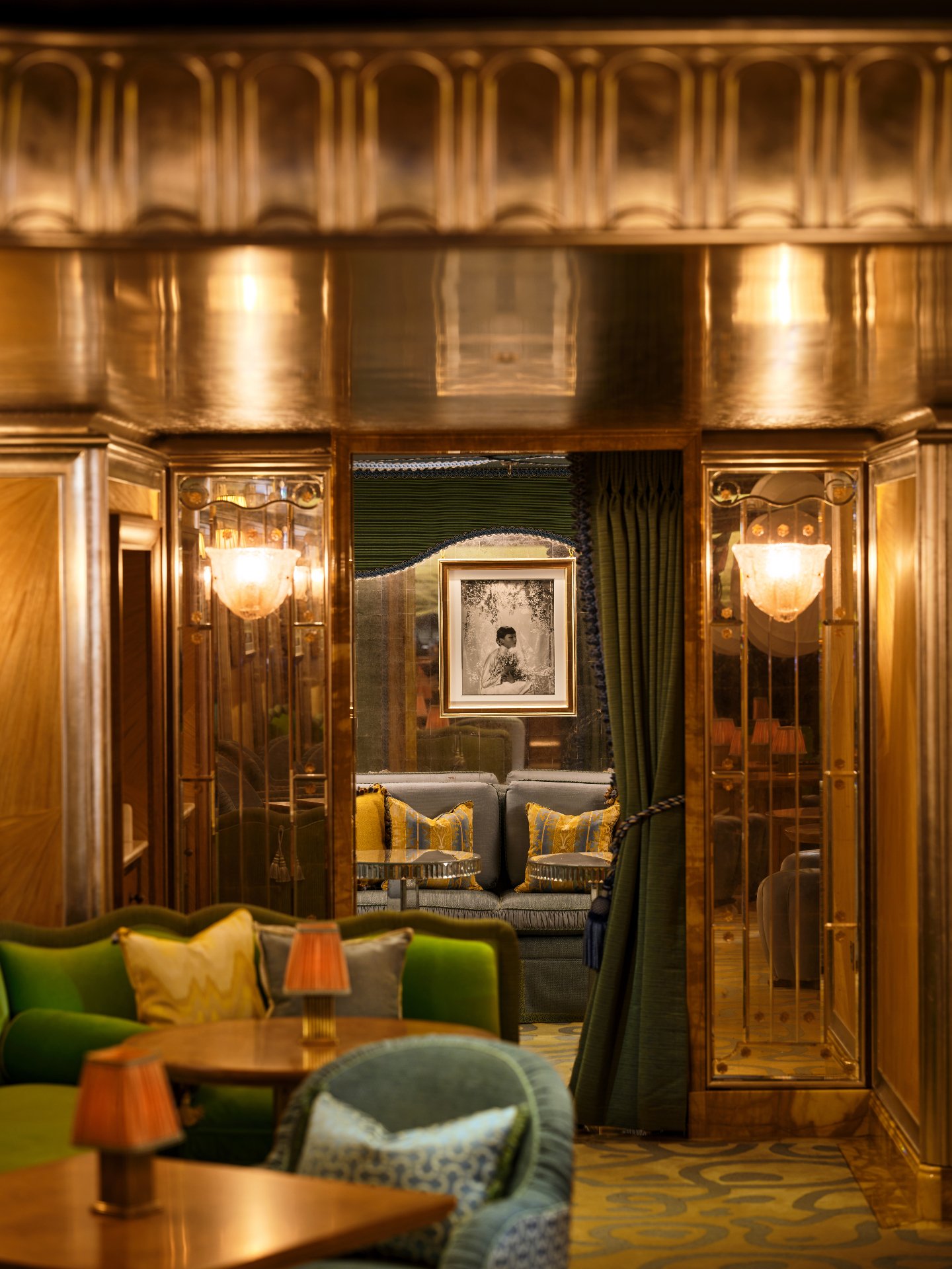 4-TheDorchester-VesperBar-Space-DorchesterCollection _2_.jpg