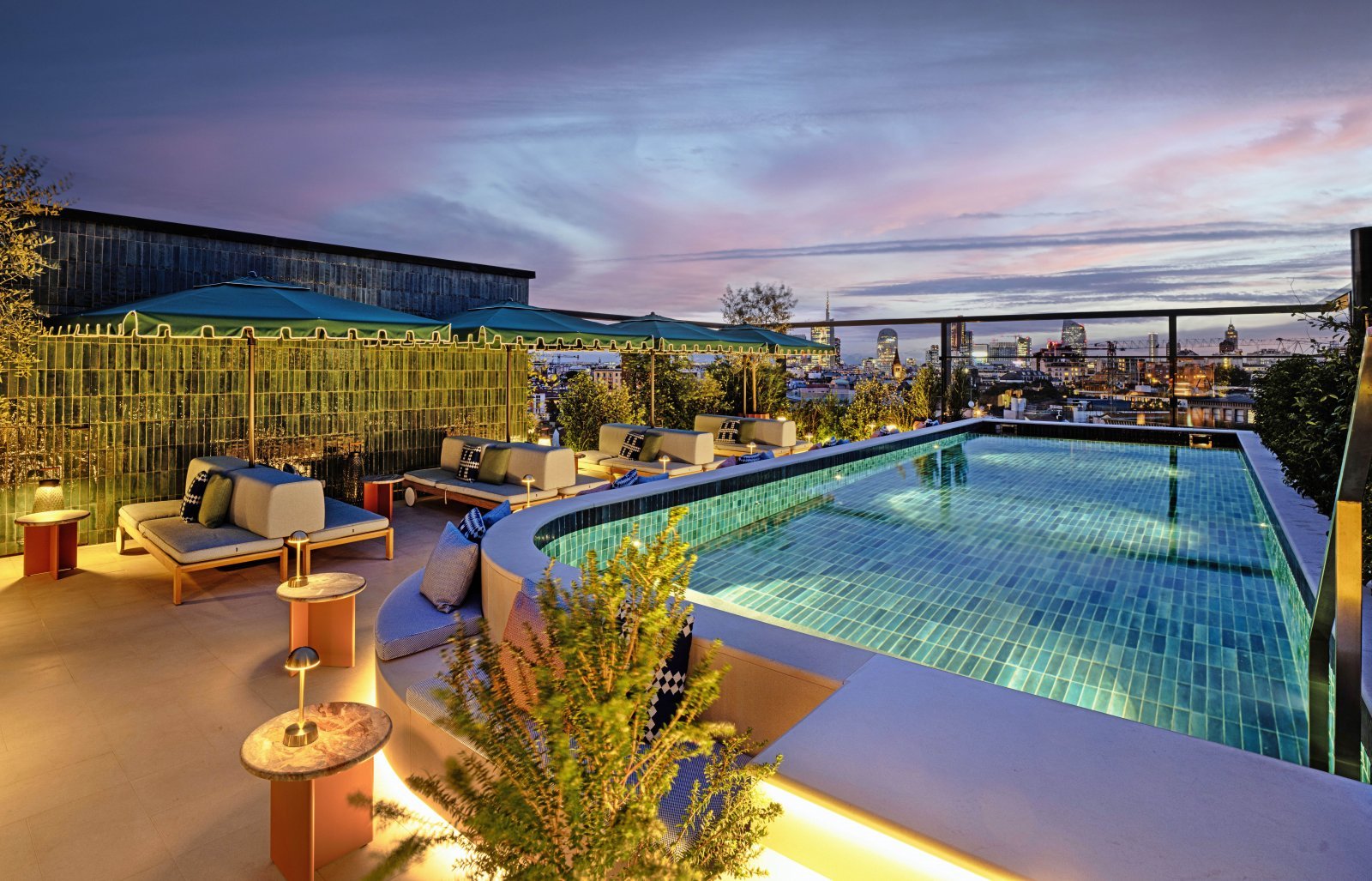 4.casa_brera-_rooftop_pool_twilight_hi_res_3e3b4.jpg